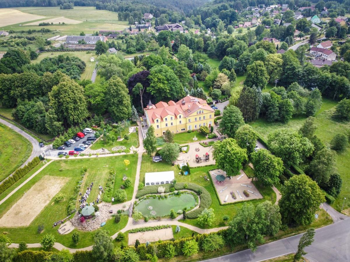 Hotel Bynovecký Zámeček Exteriér fotografie