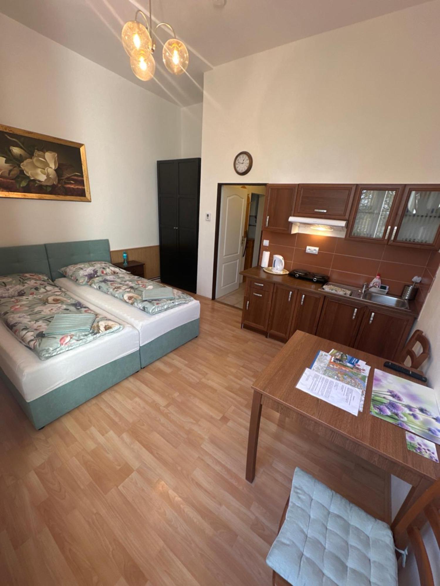 Hotel Bynovecký Zámeček Exteriér fotografie