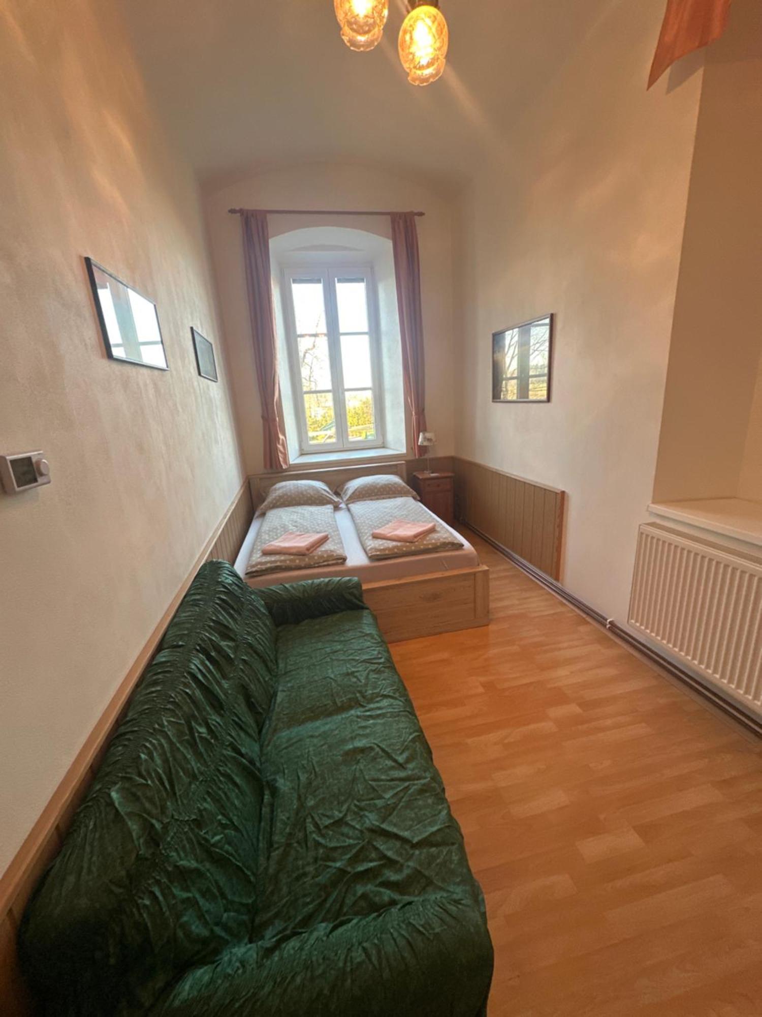Hotel Bynovecký Zámeček Exteriér fotografie