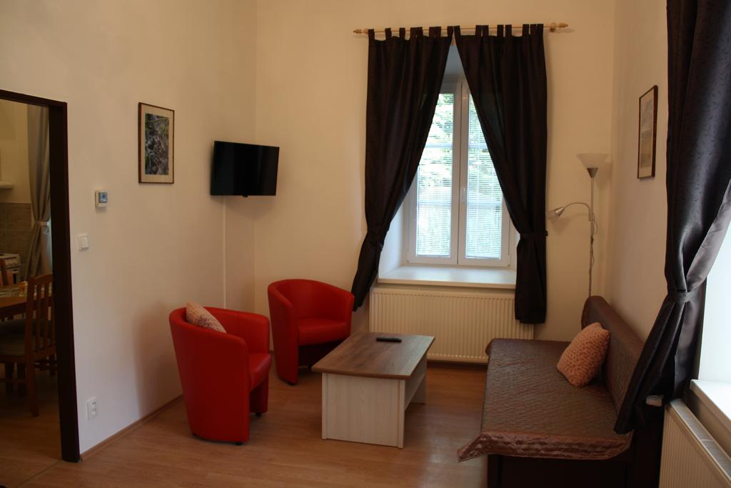 Hotel Bynovecký Zámeček Exteriér fotografie