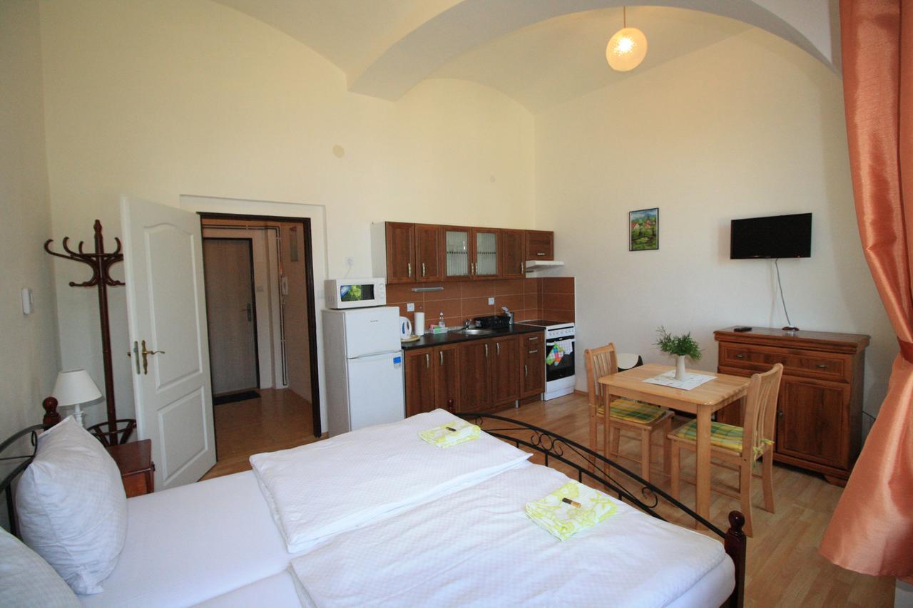 Hotel Bynovecký Zámeček Exteriér fotografie