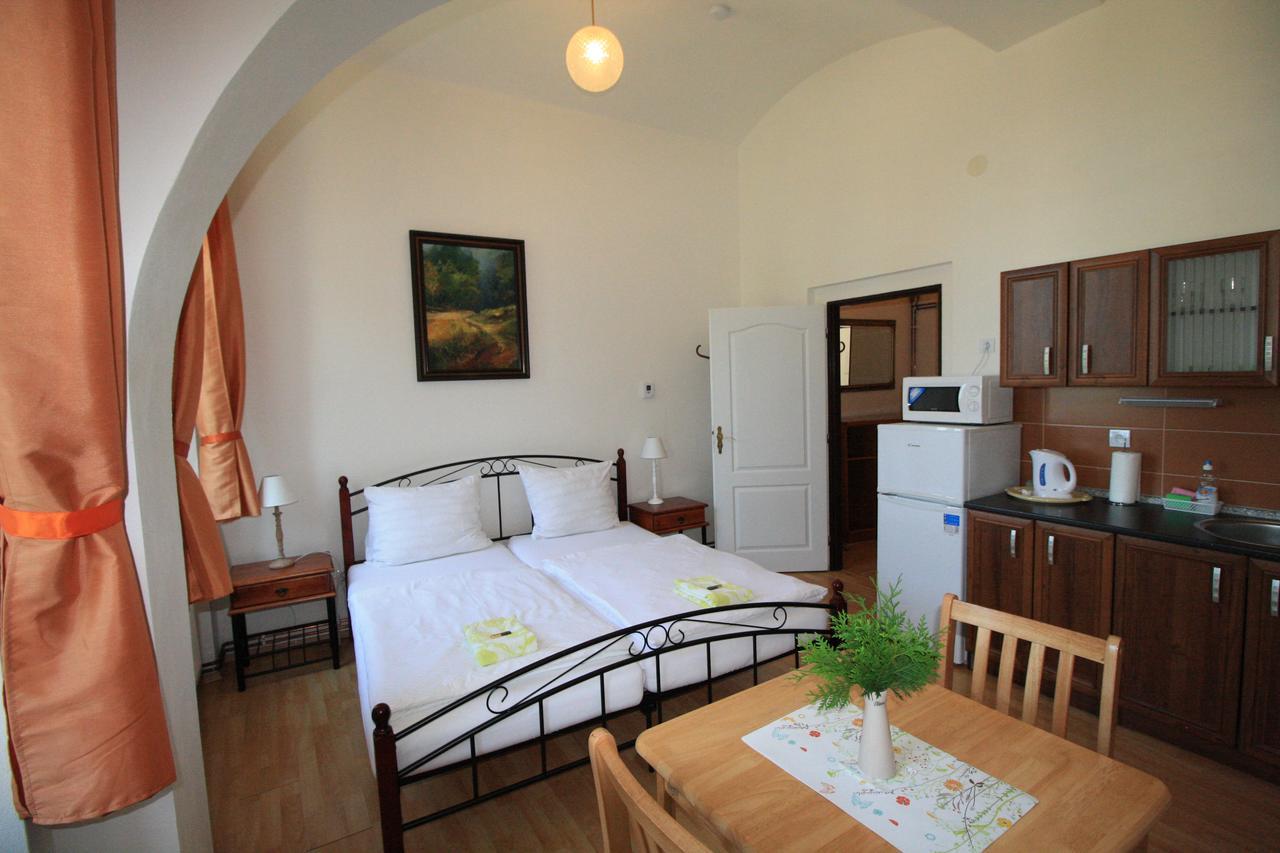Hotel Bynovecký Zámeček Exteriér fotografie