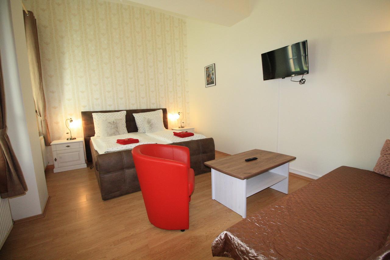 Hotel Bynovecký Zámeček Exteriér fotografie